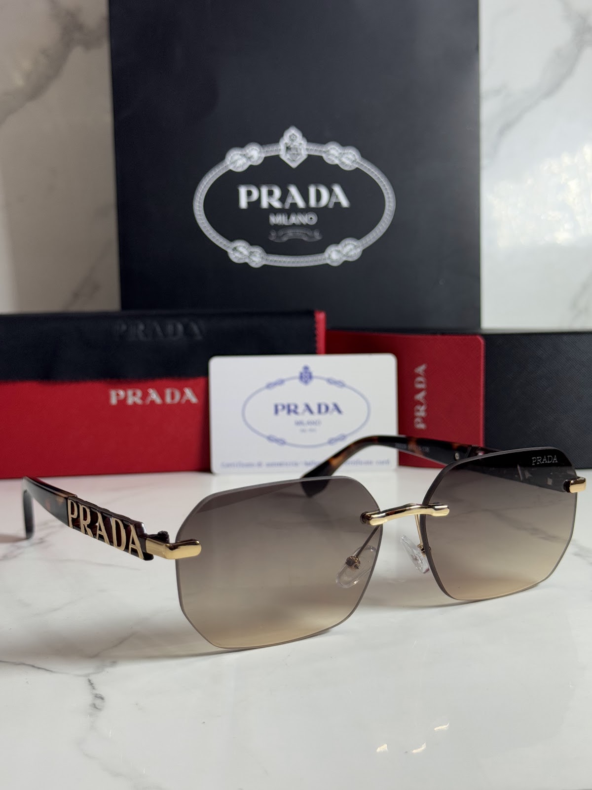Lentes PRADA — Ref. LF-L227-0130 con el packaging mostrado en la fotografía