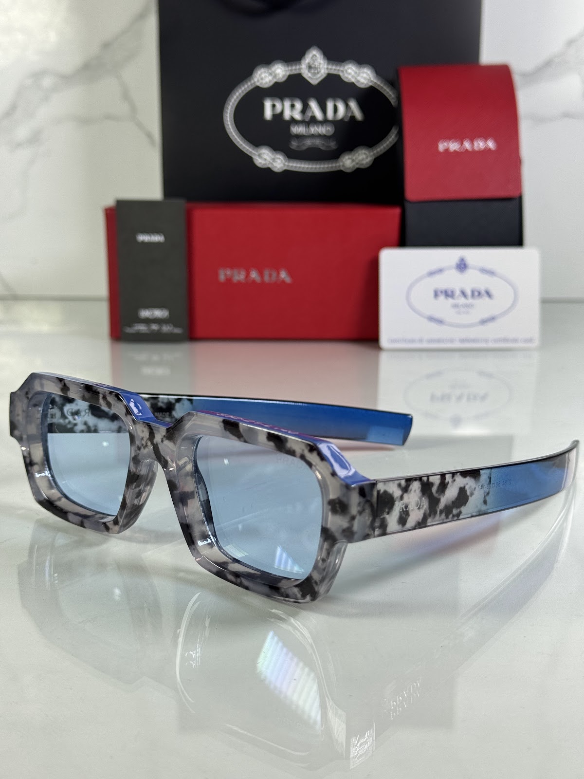Lentes PRADA — Ref. LF-L227-0133 con el packaging mostrado en la fotografía