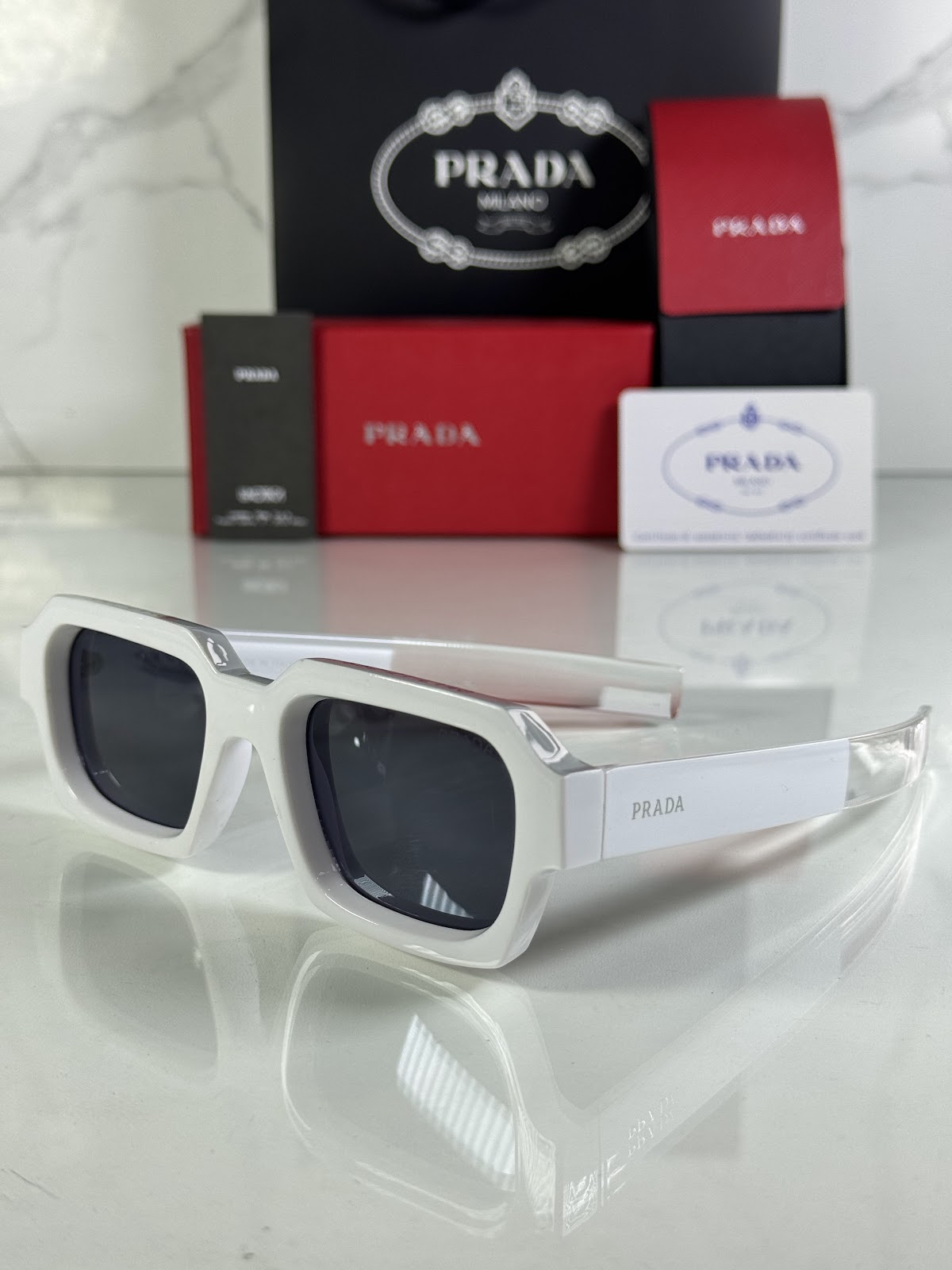 Lentes PRADA — Ref. LF-L227-0134 con el packaging mostrado en la fotografía