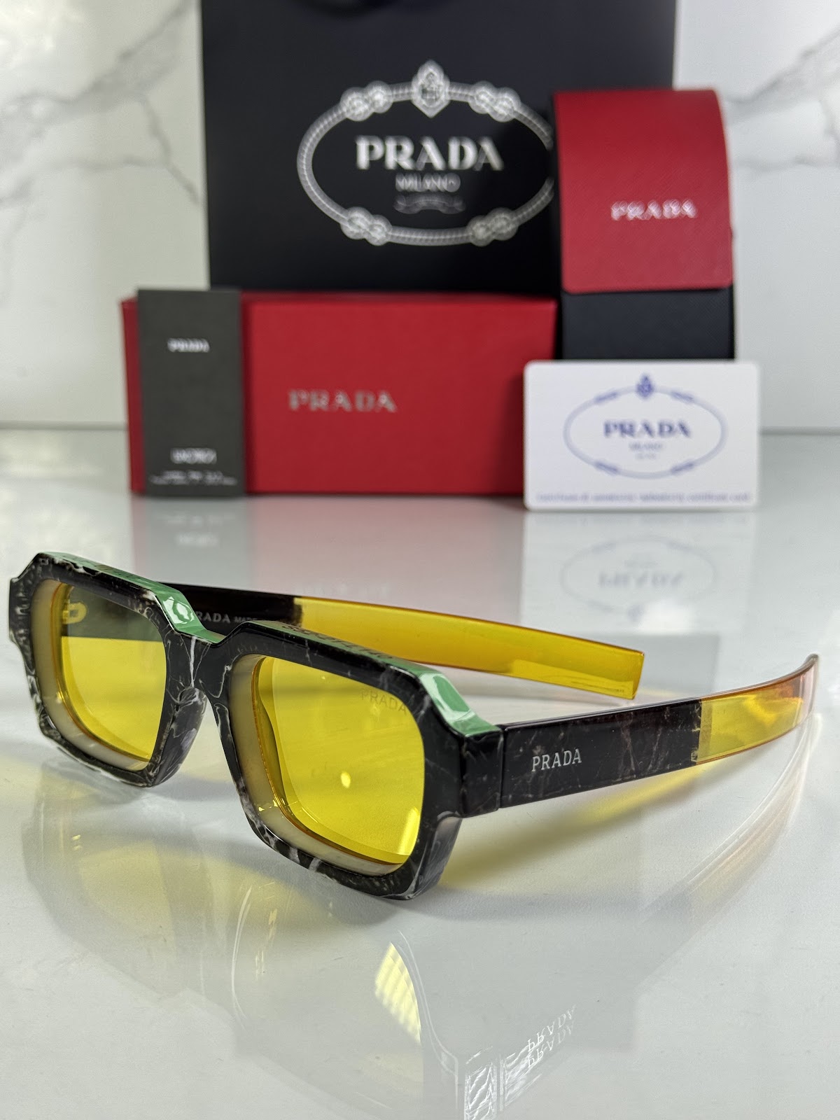 Lentes PRADA — Ref. LF-L227-0135 con el packaging mostrado en la fotografía