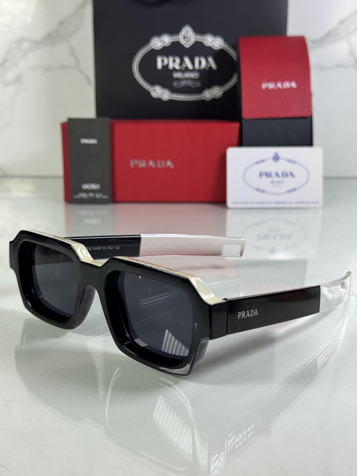Lentes PRADA — Ref. LF-L227-0136 con el packaging mostrado en la fotografía