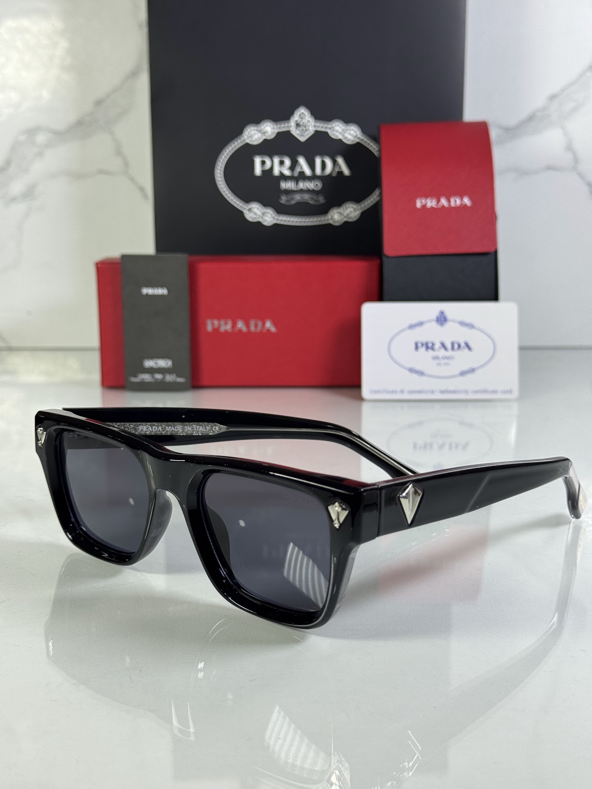 Lentes PRADA — Ref. LF-L227-0139 con el packaging mostrado en la fotografía