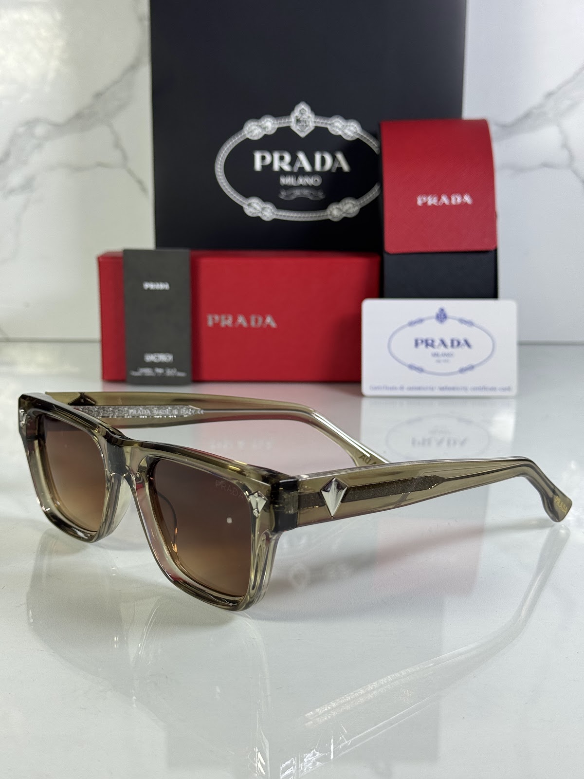 Lentes PRADA — Ref. LF-L227-0140 con el packaging mostrado en la fotografía