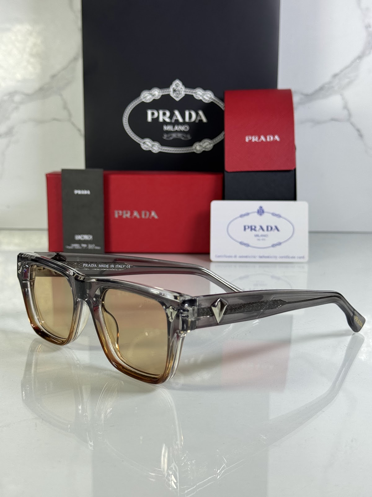 Lentes PRADA — Ref. LF-L227-0143 con el packaging mostrado en la fotografía
