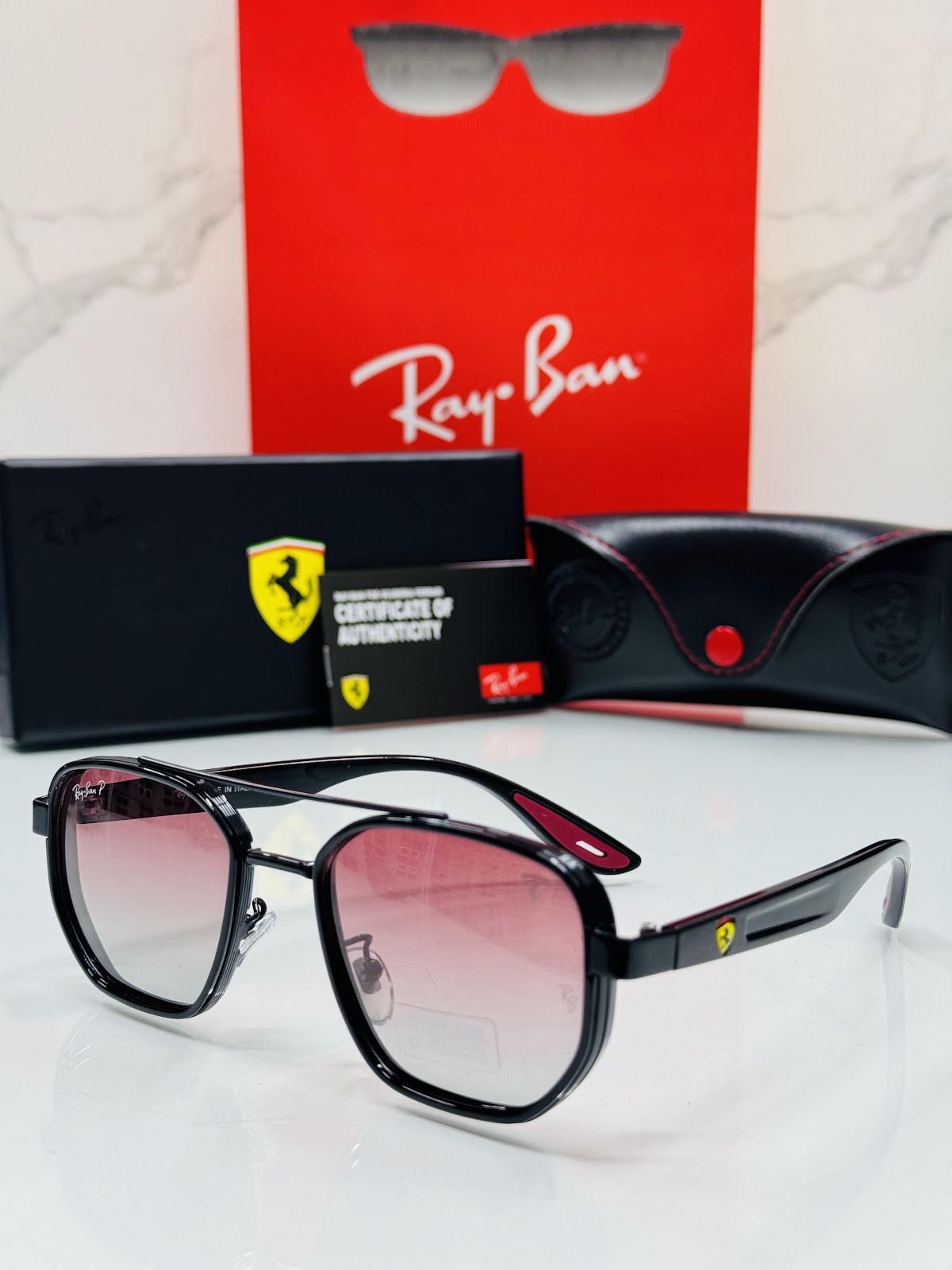Lentes RAY-BAN — Ref. LF-L217-0002 con el packaging mostrado en la fotografía