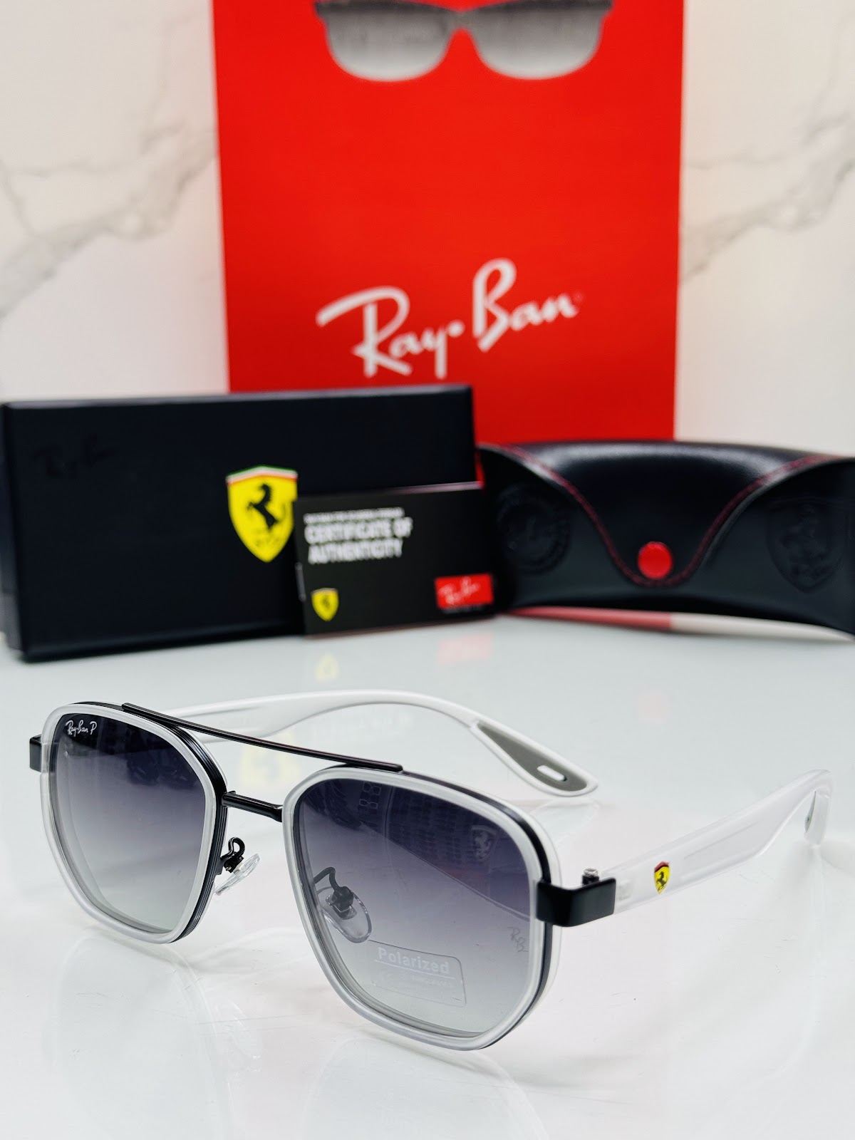 Lentes RAY-BAN — Ref. LF-L217-0003 con el packaging mostrado en la fotografía