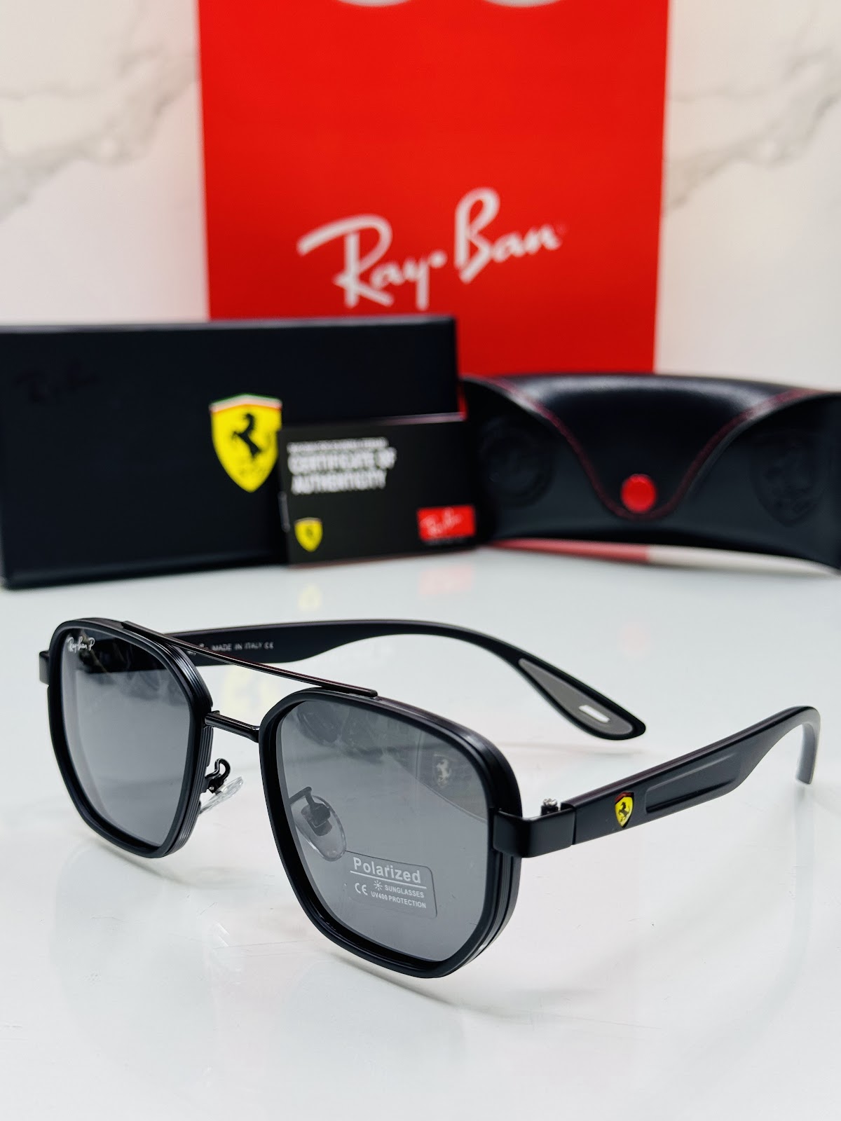 Lentes RAY-BAN — Ref. LF-L217-0005 con el packaging mostrado en la fotografía