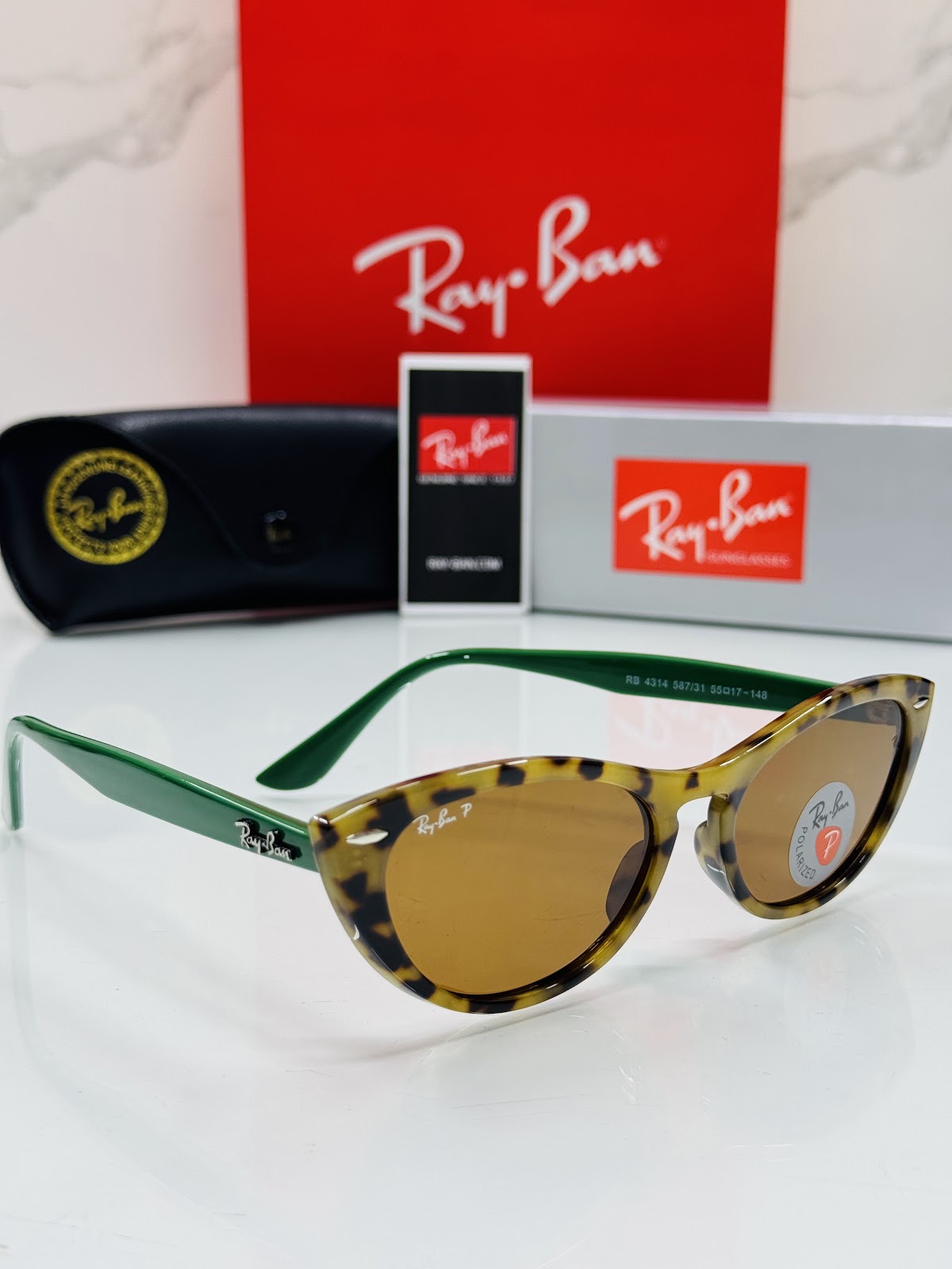 Lentes RAY-BAN — Ref. LF-L217-0009 con el packaging mostrado en la fotografía