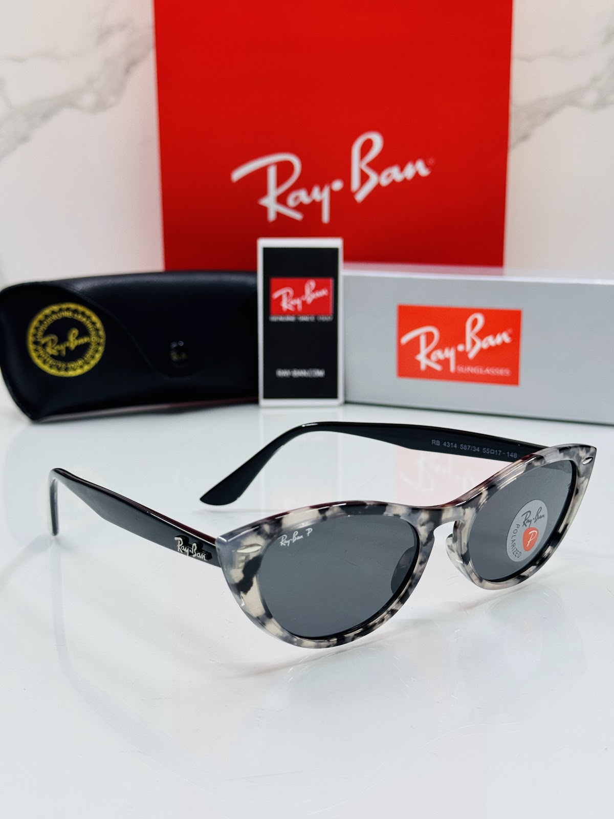 Lentes RAY-BAN — Ref. LF-L217-0013 con el packaging mostrado en la fotografía