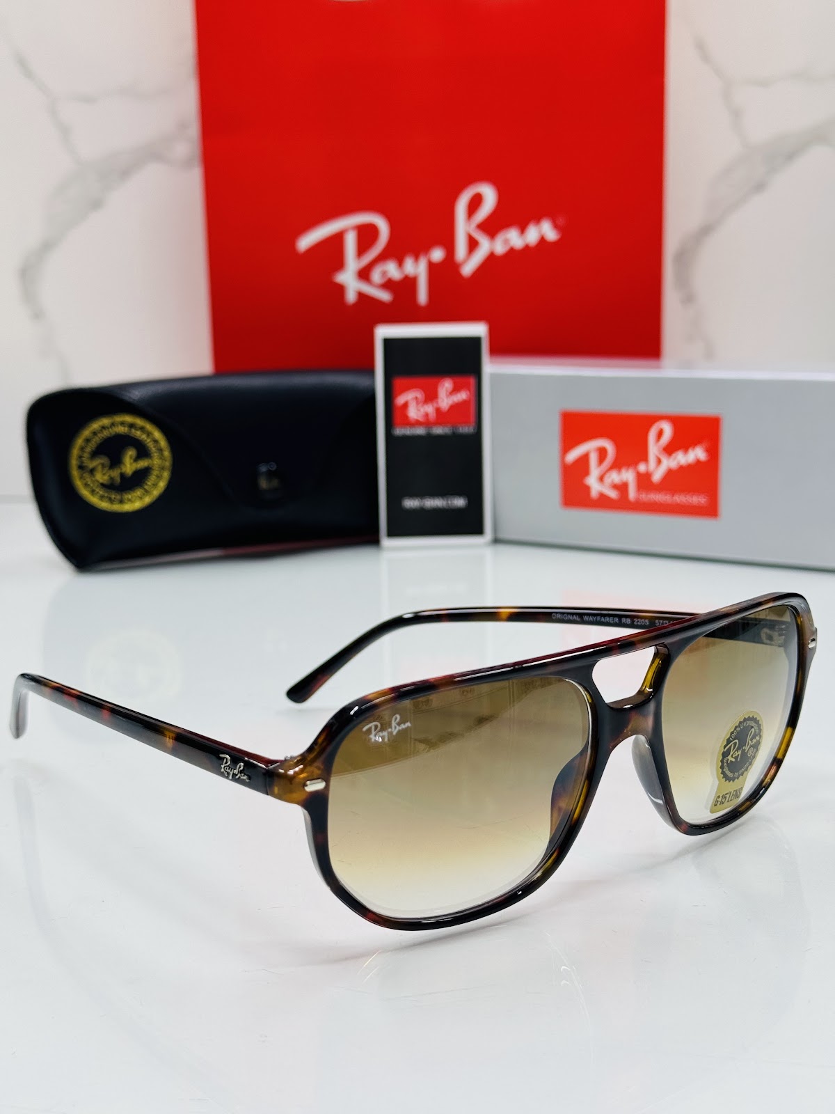Lentes RAY-BAN — Ref. LF-L217-0019 con el packaging mostrado en la fotografía
