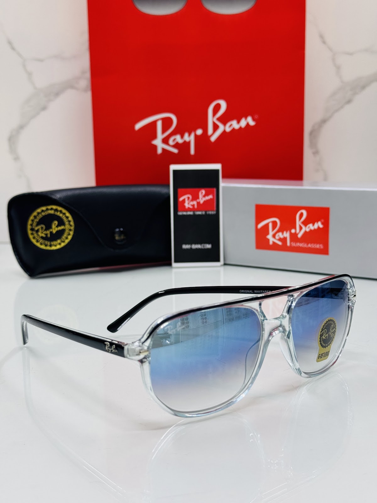Lentes RAY-BAN — Ref. LF-L217-0020 con el packaging mostrado en la fotografía