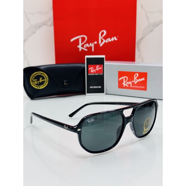 Lentes RAY-BAN — Ref. LF-L217-0021 con el packaging mostrado en la fotografía