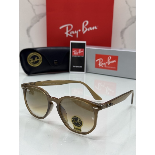 Lentes RAY-BAN — Ref. LF-L217-0024 con el packaging mostrado en la fotografía
