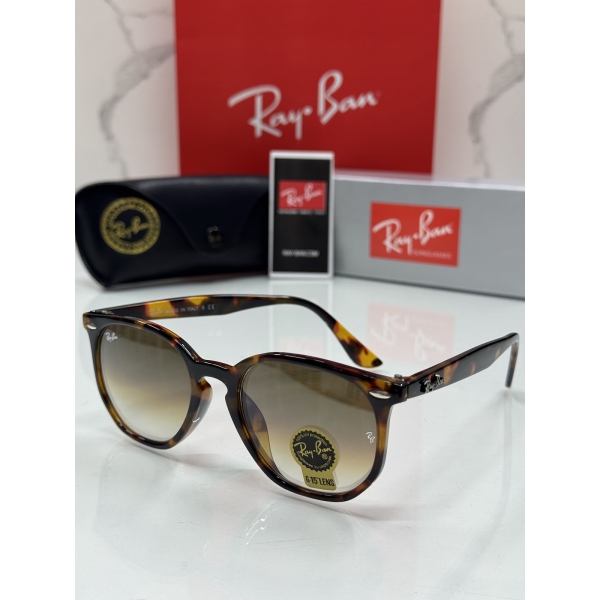 Lentes RAY-BAN — Ref. LF-L217-0026 con el packaging mostrado en la fotografía