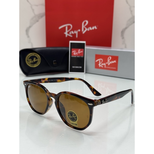 Lentes RAY-BAN — Ref. LF-L217-0028 con el packaging mostrado en la fotografía