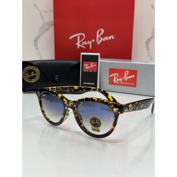 Lentes RAY-BAN — Ref. LF-L217-0036 con el packaging mostrado en la fotografía