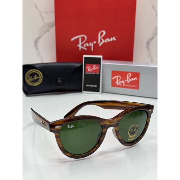 Lentes RAY-BAN — Ref. LF-L217-0042 con el packaging mostrado en la fotografía