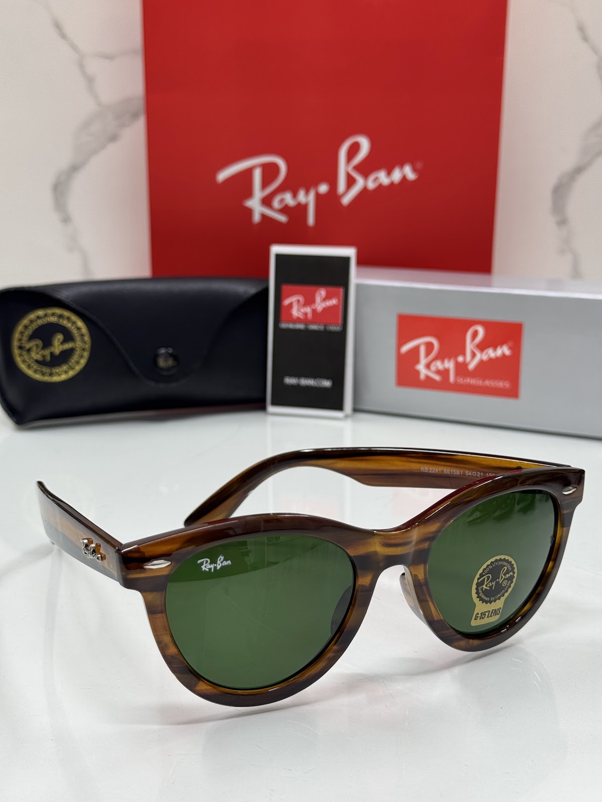 Lentes RAY-BAN — Ref. LF-L217-0042 con el packaging mostrado en la fotografía