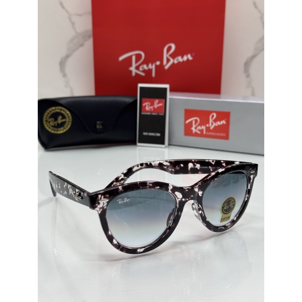 Lentes RAY-BAN — Ref. LF-L217-0043 con el packaging mostrado en la fotografía