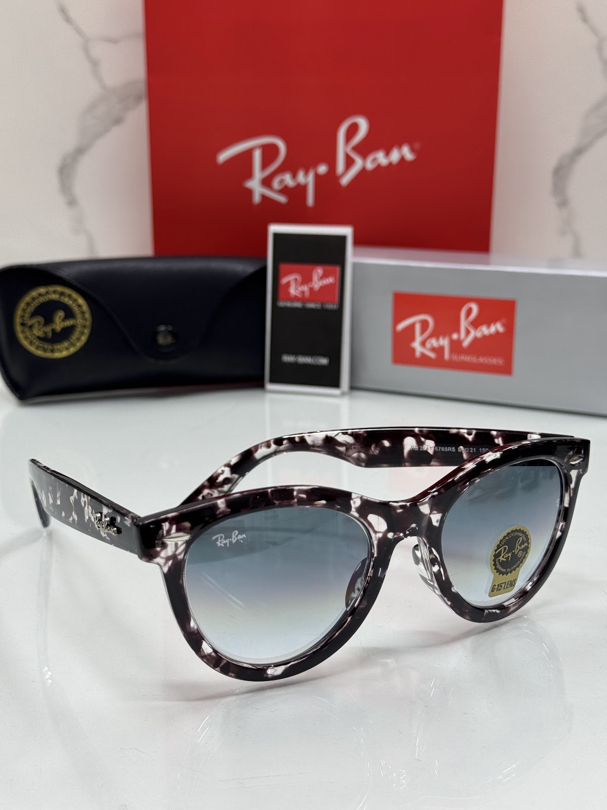 Lentes RAY-BAN — Ref. LF-L217-0043 con el packaging mostrado en la fotografía
