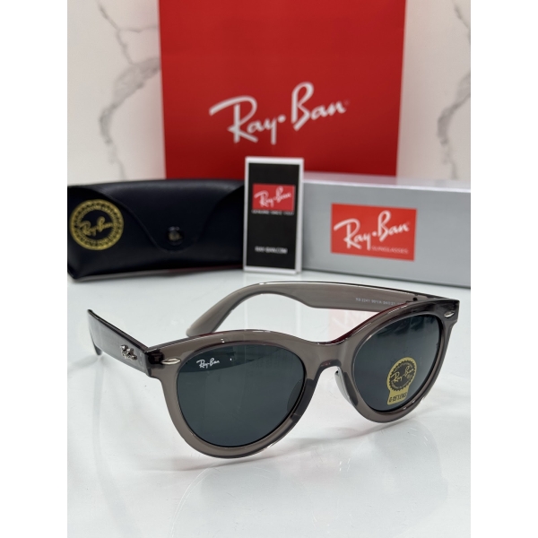 Lentes RAY-BAN — Ref. LF-L217-0044 con el packaging mostrado en la fotografía
