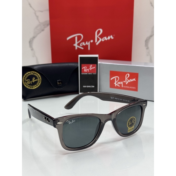 Lentes RAY-BAN — Ref. LF-L217-0046 con el packaging mostrado en la fotografía