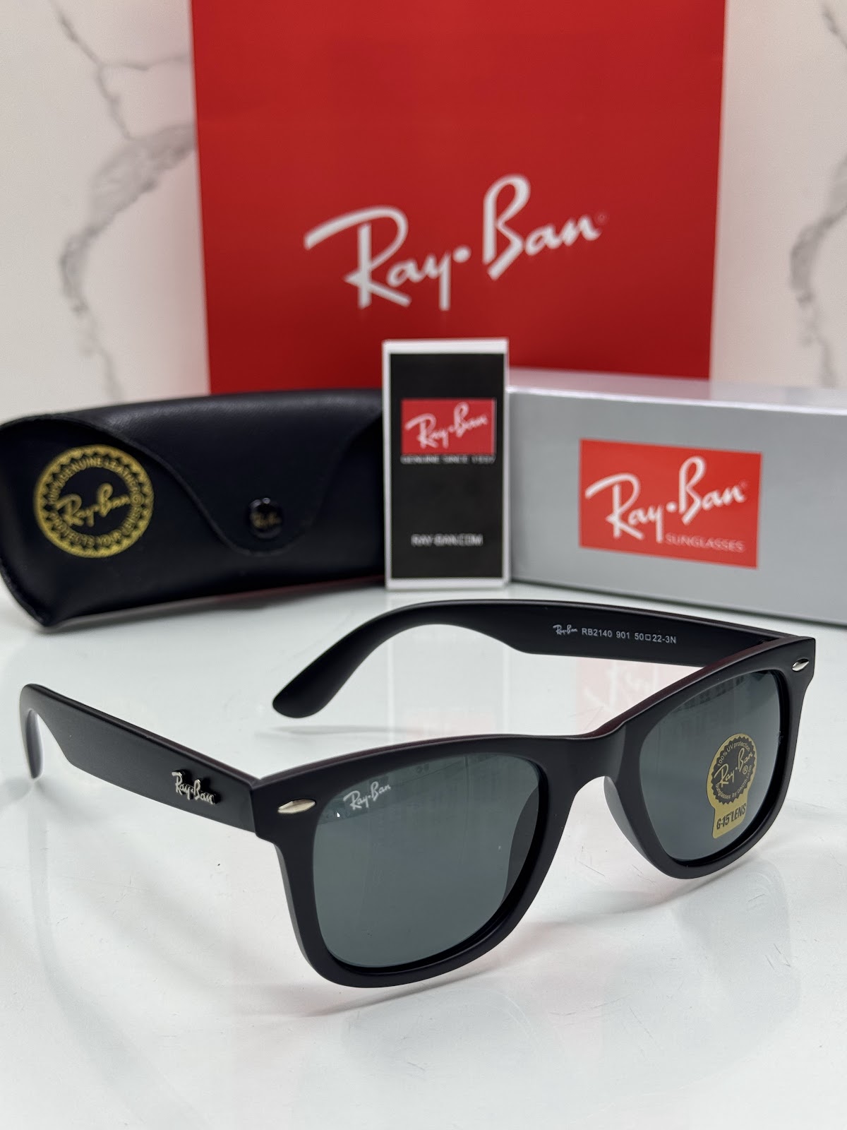 Lentes RAY-BAN — Ref. LF-L217-0048 con el packaging mostrado en la fotografía