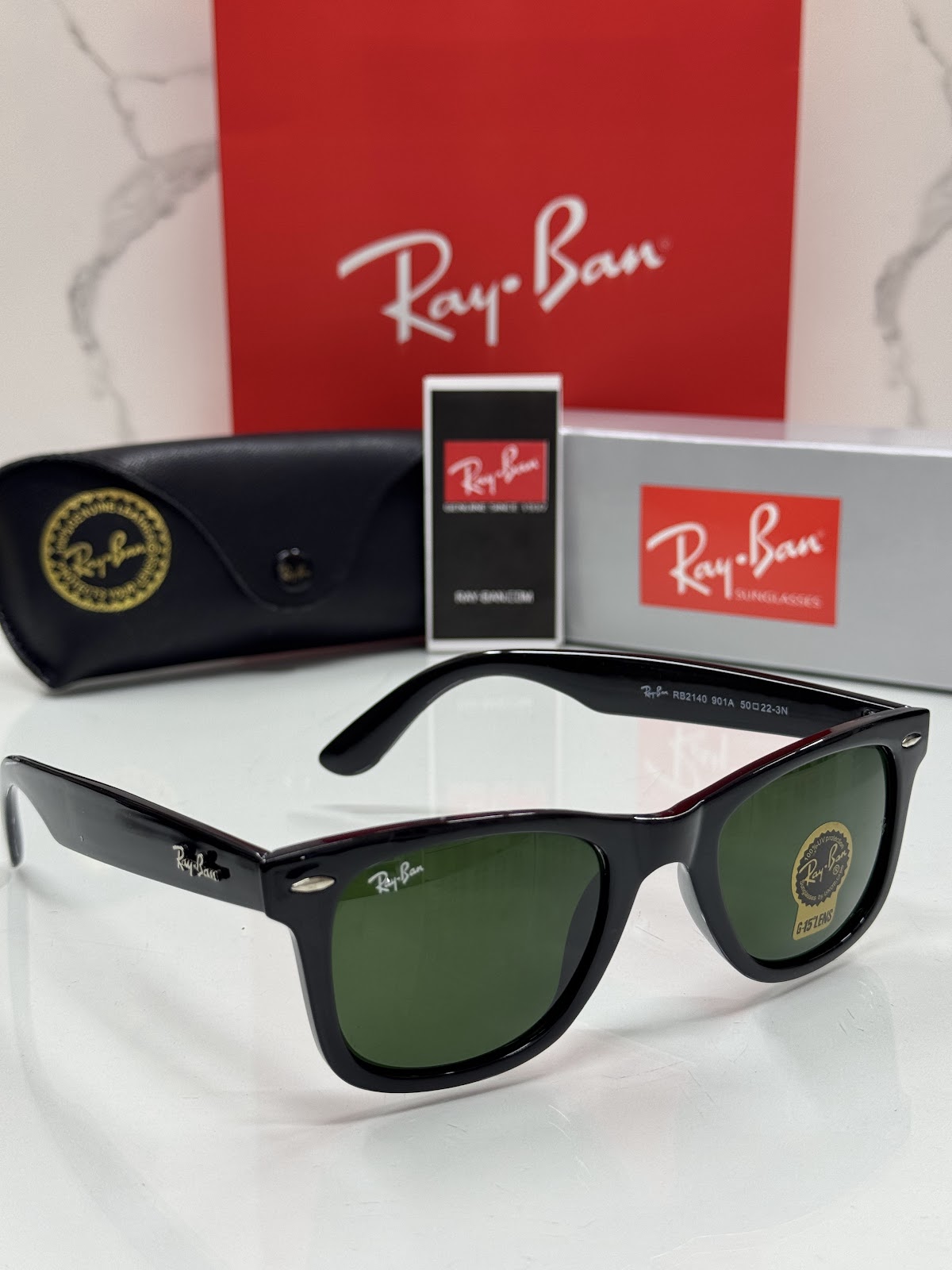 Lentes RAY-BAN — Ref. LF-L217-0049 con el packaging mostrado en la fotografía