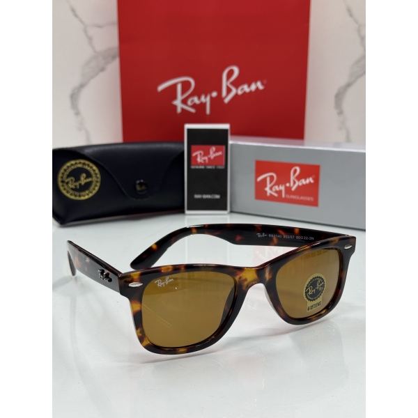 Lentes RAY-BAN — Ref. LF-L217-0051 con el packaging mostrado en la fotografía