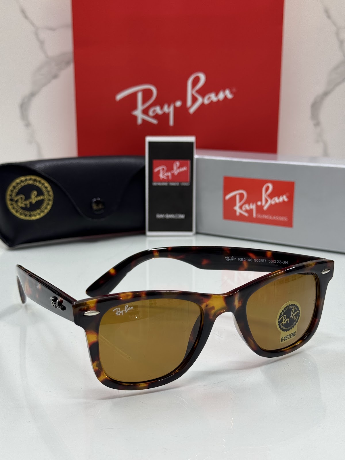 Lentes RAY-BAN — Ref. LF-L217-0051 con el packaging mostrado en la fotografía