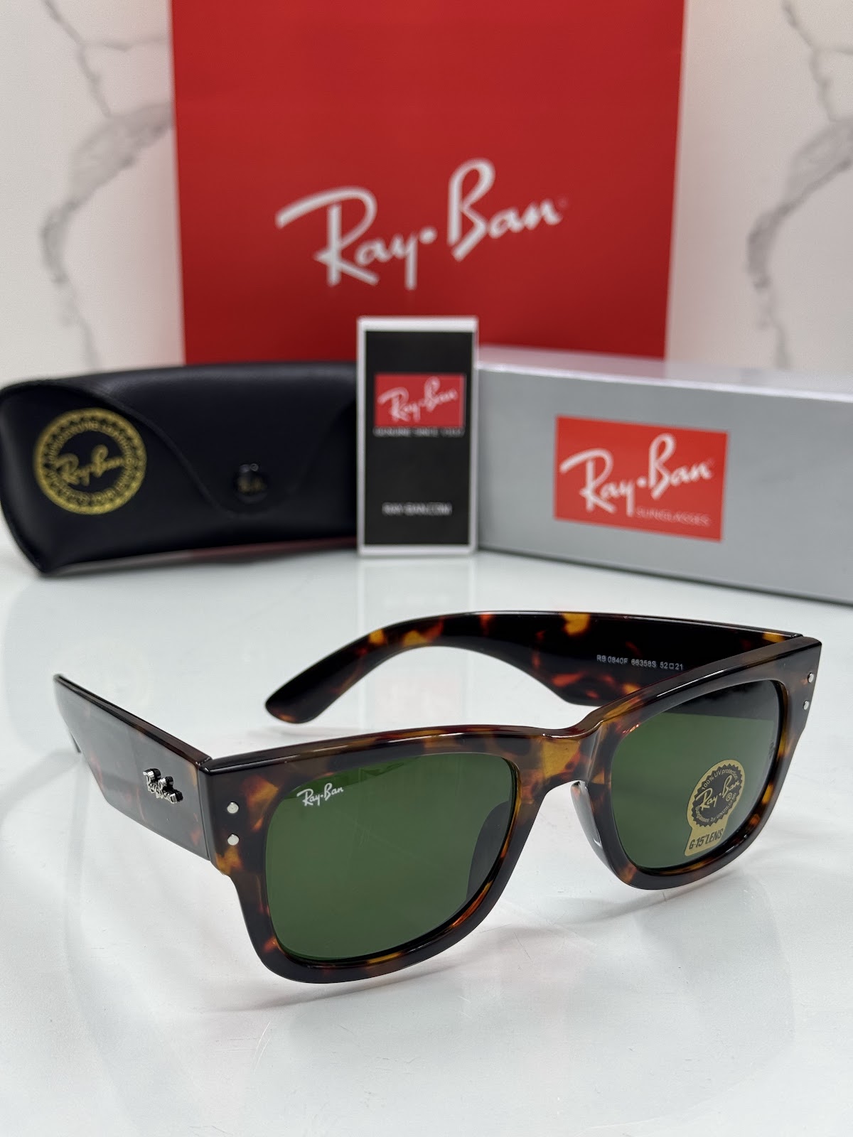 Lentes RAY-BAN — Ref. LF-L217-0060 con el packaging mostrado en la fotografía