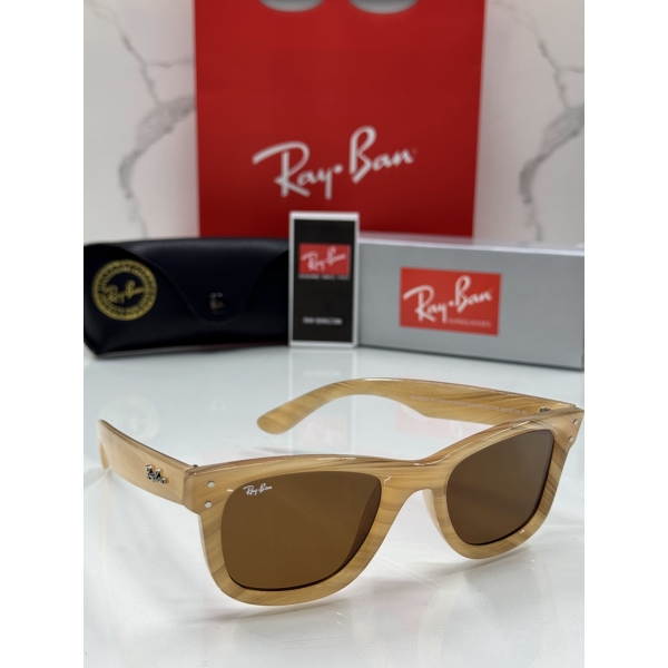Lentes RAY-BAN — Ref. LF-L217-0066 con el packaging mostrado en la fotografía