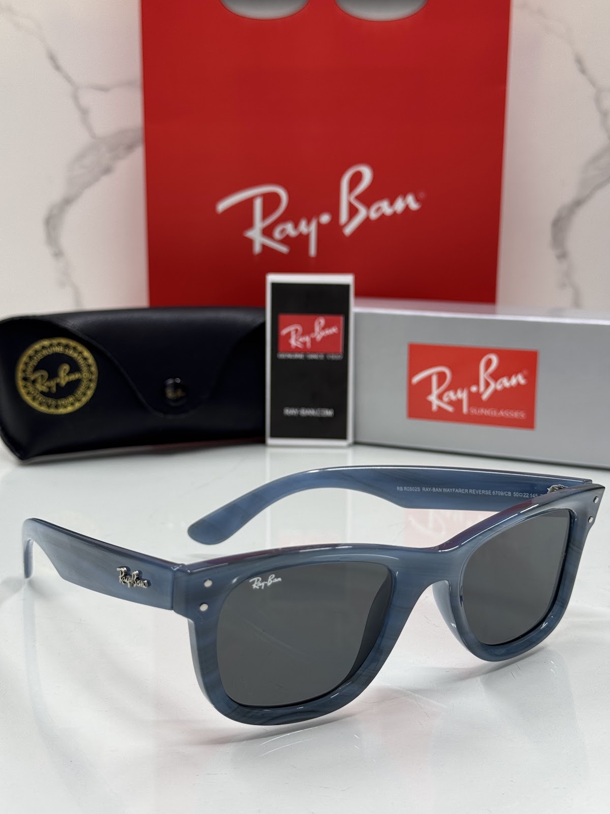 Lentes RAY-BAN — Ref. LF-L217-0067 con el packaging mostrado en la fotografía