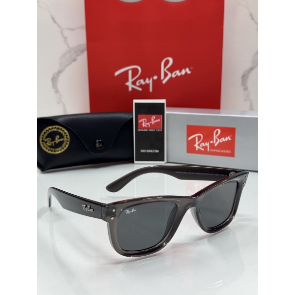 Lentes RAY-BAN — Ref. LF-L217-0069 con el packaging mostrado en la fotografía