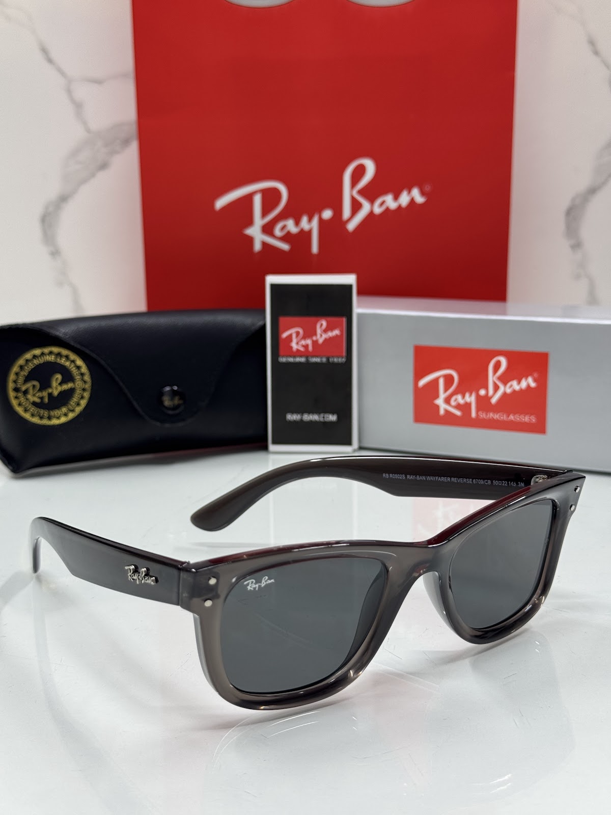 Lentes RAY-BAN — Ref. LF-L217-0069 con el packaging mostrado en la fotografía