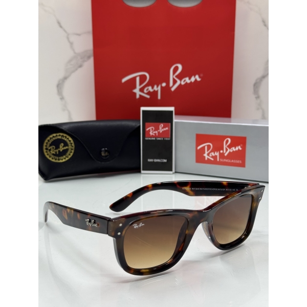 Lentes RAY-BAN — Ref. LF-L217-0070 con el packaging mostrado en la fotografía