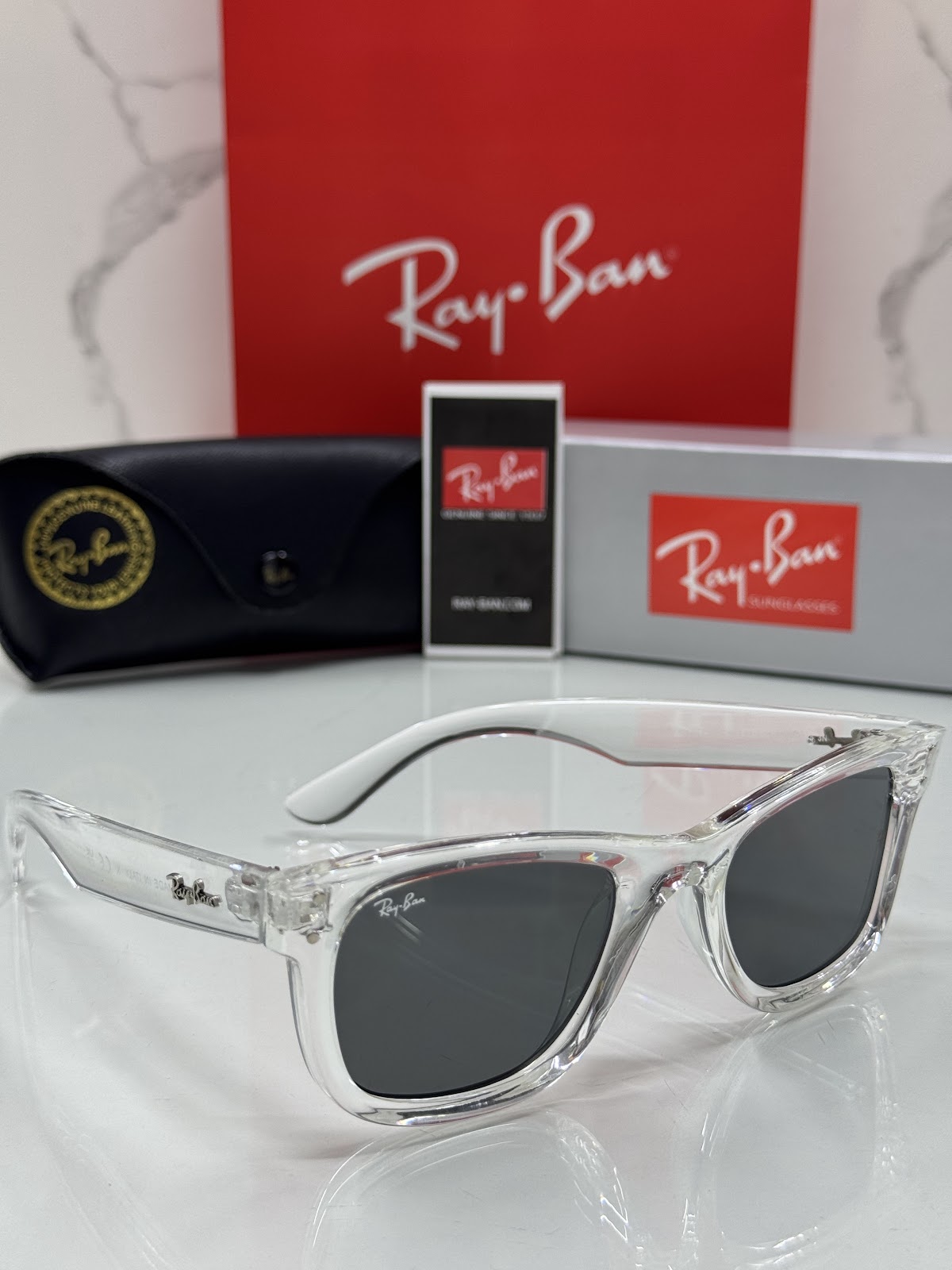 Lentes RAY-BAN — Ref. LF-L217-0071 con el packaging mostrado en la fotografía