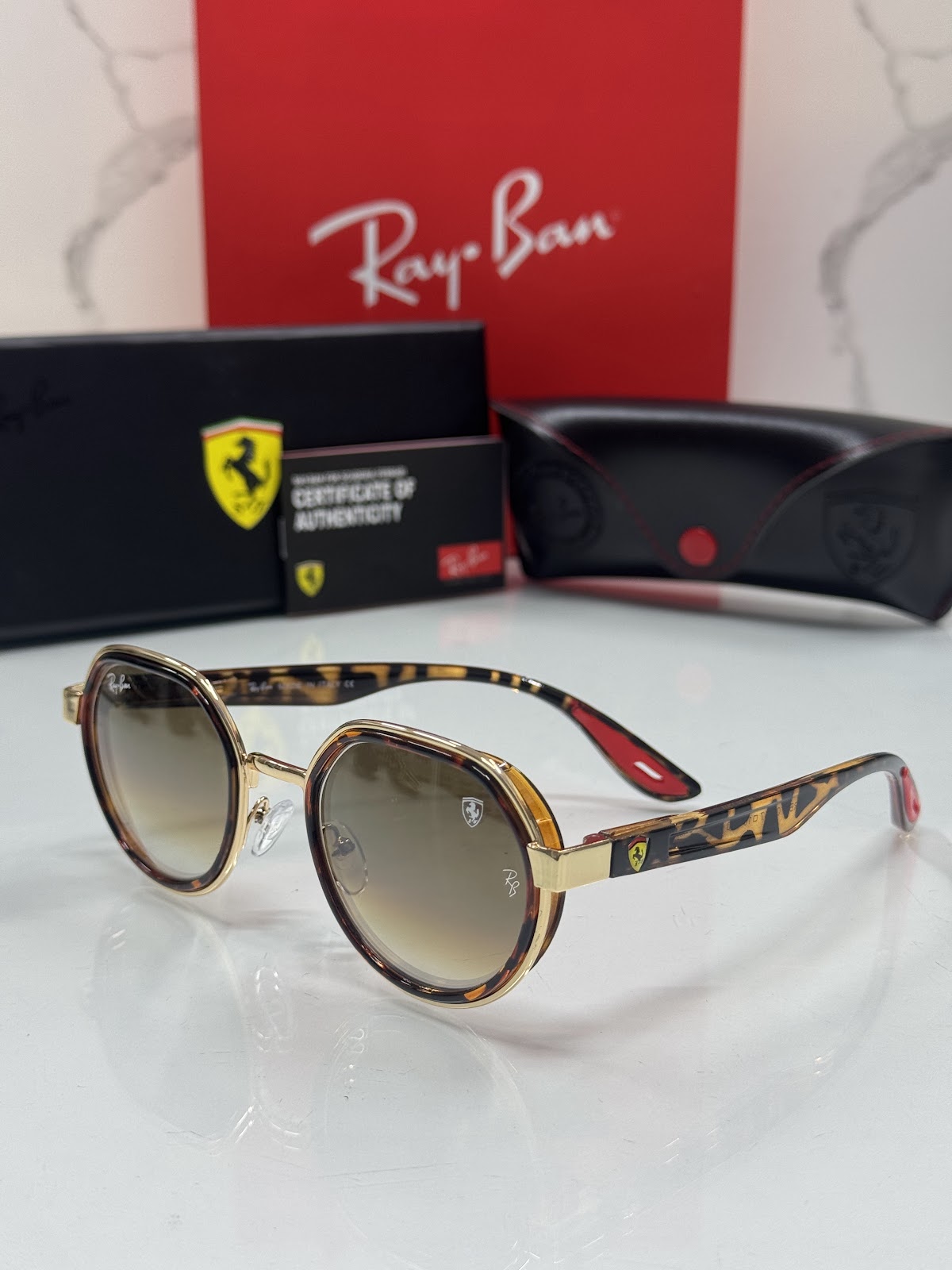 Lentes RAY-BAN — Ref. LF-L217-0075 con el packaging mostrado en la fotografía