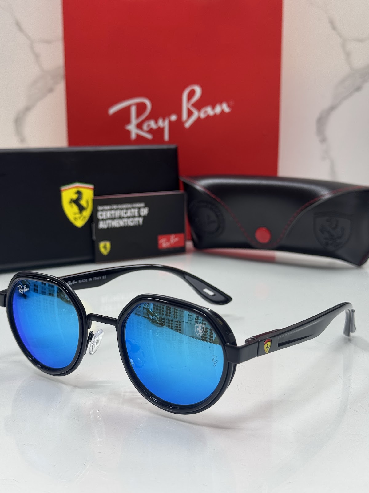 Lentes RAY-BAN — Ref. LF-L217-0076 con el packaging mostrado en la fotografía