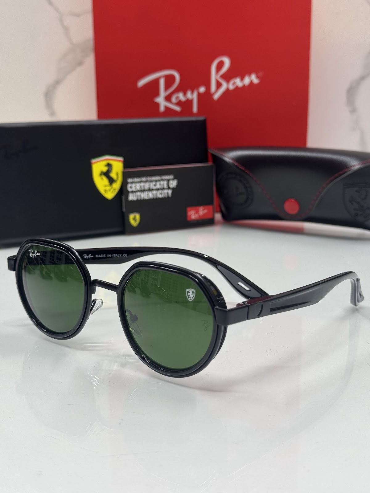 Lentes RAY-BAN — Ref. LF-L217-0081 con el packaging mostrado en la fotografía