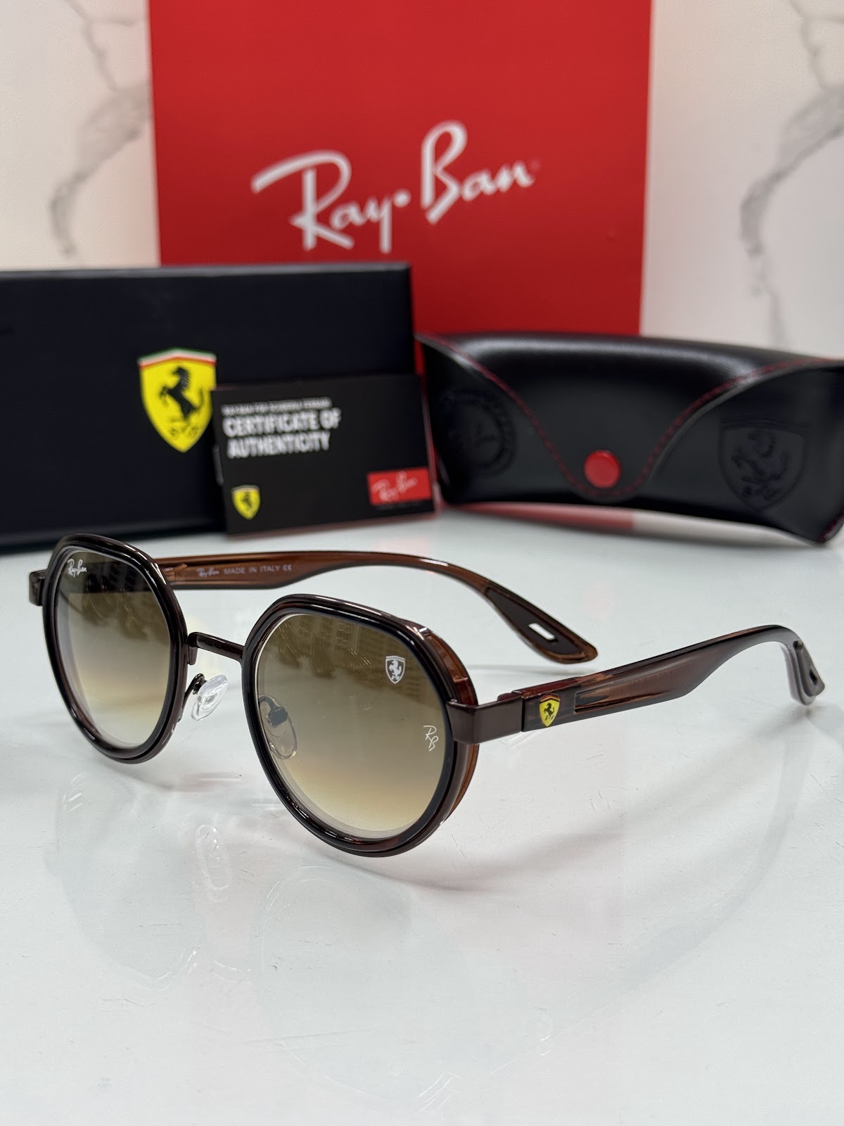 Lentes RAY-BAN — Ref. LF-L217-0083 con el packaging mostrado en la fotografía