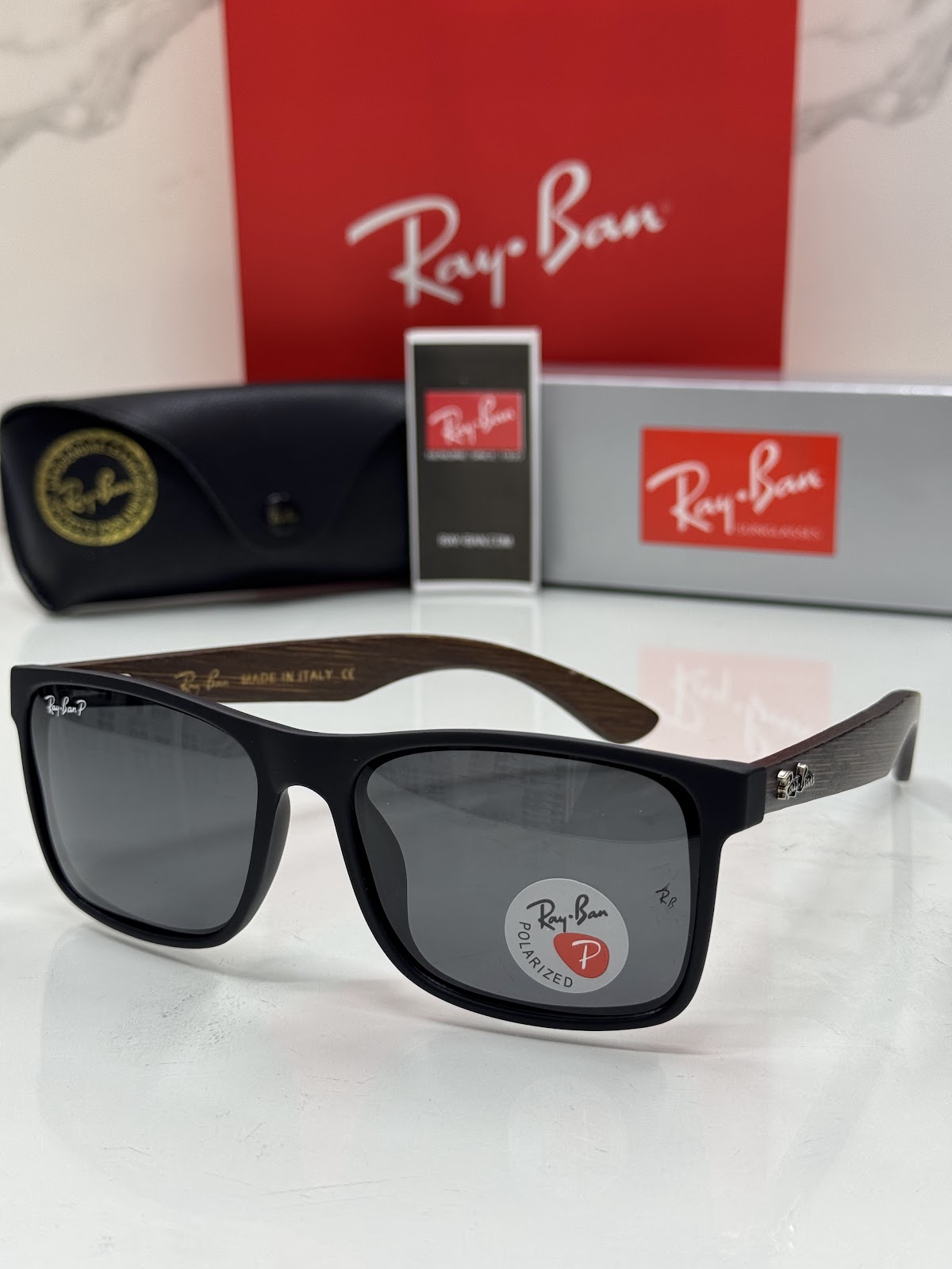 Lentes RAY-BAN — Ref. LF-L217-0090 con el packaging mostrado en la fotografía