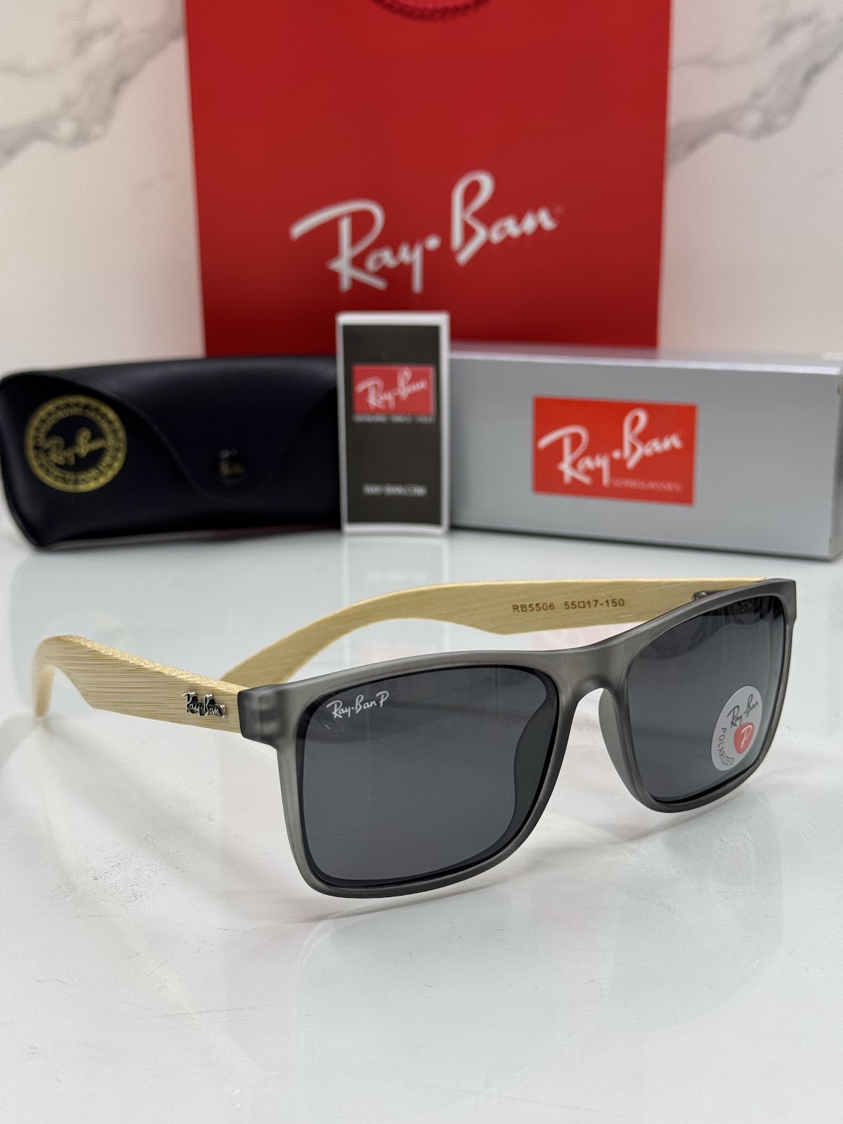 Lentes RAY-BAN — Ref. LF-L217-0094 con el packaging mostrado en la fotografía