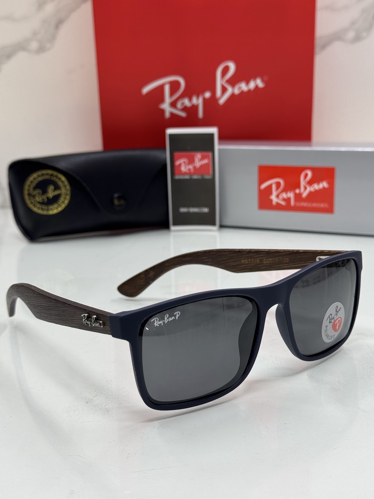 Lentes RAY-BAN — Ref. LF-L217-0096 con el packaging mostrado en la fotografía