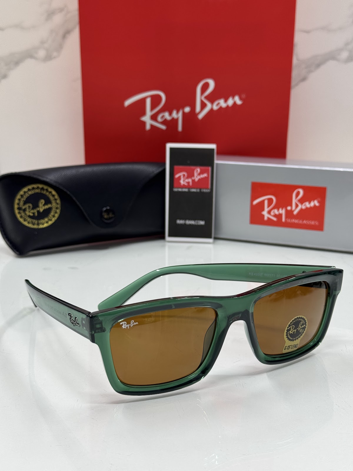 Lentes RAY-BAN — Ref. LF-L217-0104 con el packaging mostrado en la fotografía