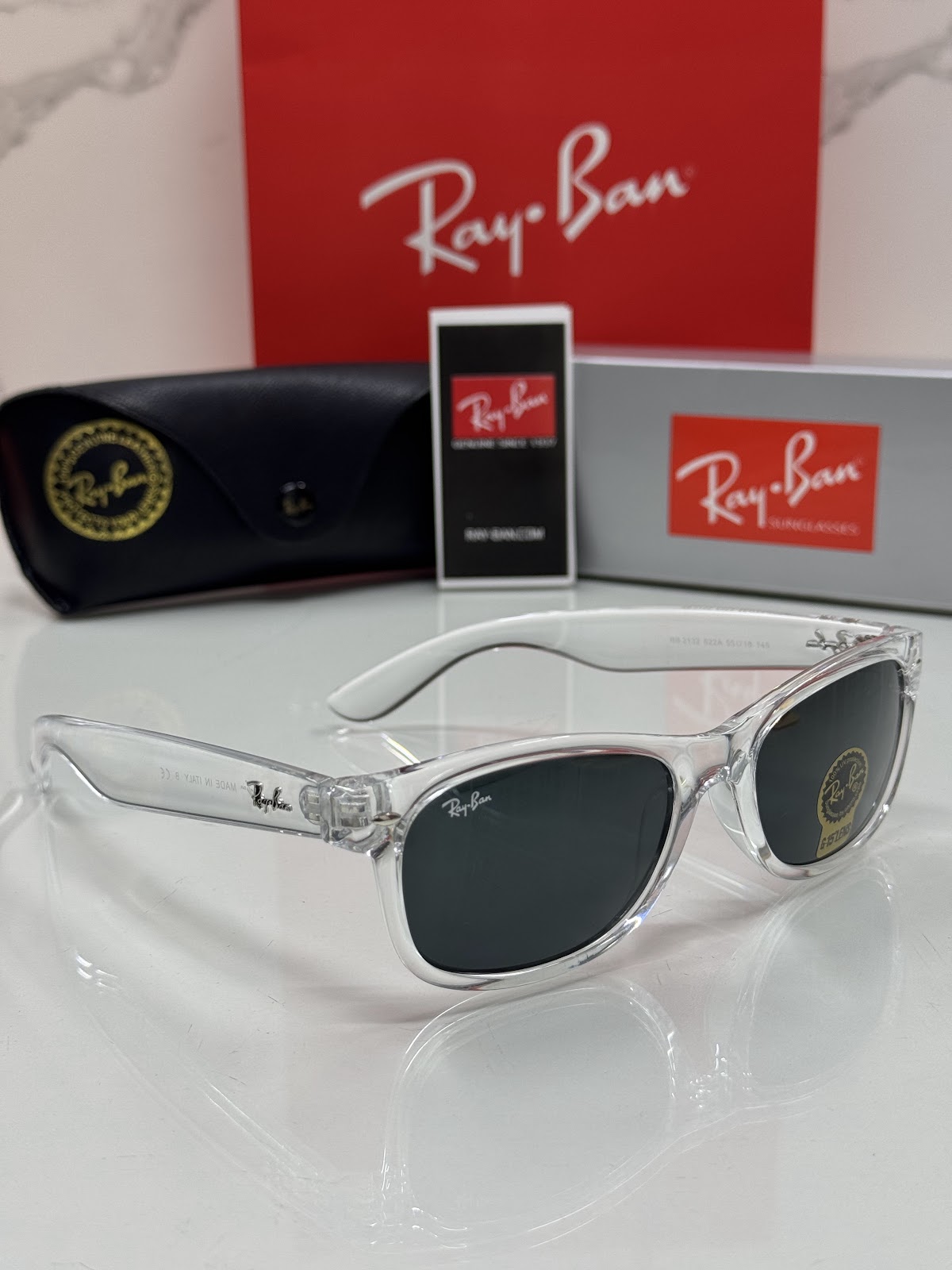 Lentes RAY-BAN — Ref. LF-L217-0116 con el packaging mostrado en la fotografía