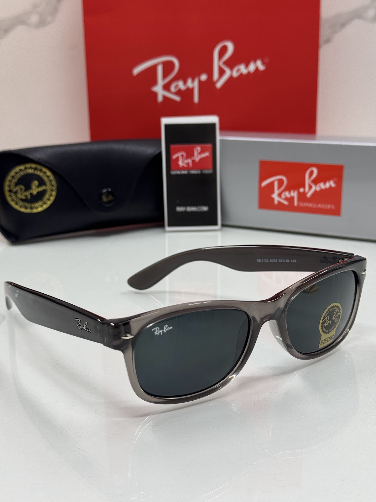 Lentes RAY-BAN — Ref. LF-L217-0117 con el packaging mostrado en la fotografía