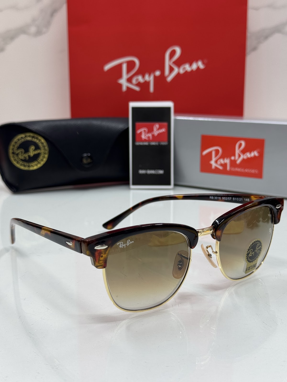 Lentes RAY-BAN — Ref. LF-L217-0125 con el packaging mostrado en la fotografía