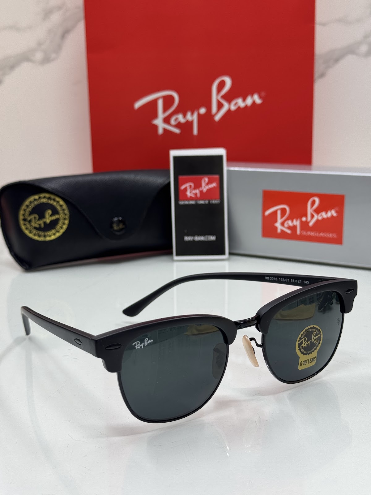 Lentes RAY-BAN — Ref. LF-L217-0127 con el packaging mostrado en la fotografía