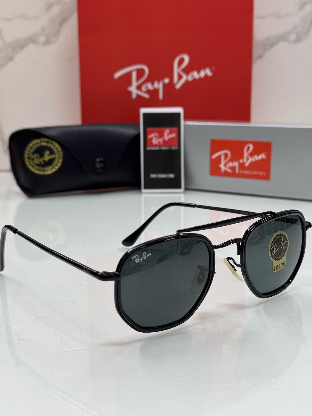 Lentes RAY-BAN — Ref. LF-L217-0131 con el packaging mostrado en la fotografía